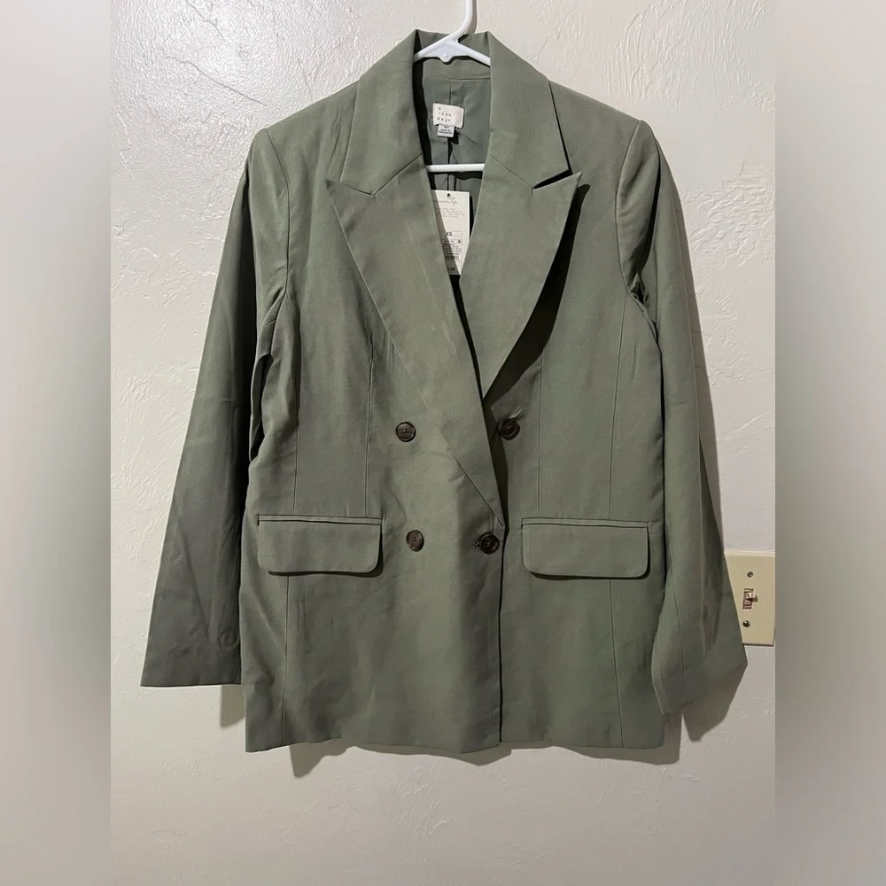 Blazer - Picture 1 of 2